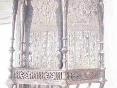 Thomas Jeckyll for Barnard Bishop and Barnard. An Anglo-Japanese cast iron overmantle - Thumbnail 9