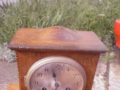 Liberty and Co. An Arts and Crafts oak mantle clock in the style of C F A Voysey - Thumbnail 3