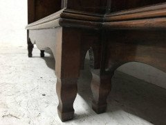 George Jack for Morris and Co. A super quality breakfront walnut open bookcase - Thumbnail 7