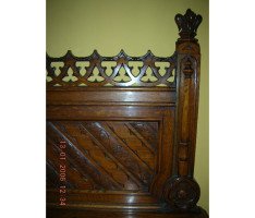 Edwards and Roberts. A Gothic revival oak sideboard/buffet - Thumbnail 4