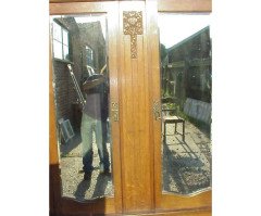 Liberty and Co. An oak Arts and Crafts three piece bedroom suite - Thumbnail 3