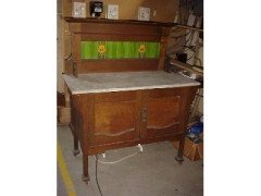 Liberty and Co. An oak Arts and Crafts three piece bedroom suite - Thumbnail 9