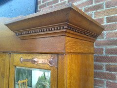 Shapland and Petter. A good Arts and Crafts oak treble wardrobe in the Glasgow Style - Thumbnail 3