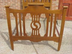 A Very Good Quality Slatted Oak Arts and Crafts Bed with Ying Yang Cut-outs - Thumbnail 2