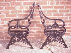 Coalbrookdale, The Lily Pad design. A pair of cast iron benches with fine fern leaf detailing - Thumbnail 3