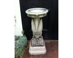 A rare set of stoneware garden ornaments and matching bird bath - Thumbnail 4