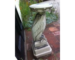 A rare set of stoneware garden ornaments and matching bird bath - Thumbnail 8