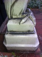 A rare set of stoneware garden ornaments and matching bird bath - Thumbnail 9