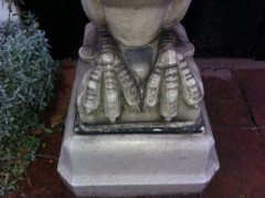 A rare set of stoneware garden ornaments and matching bird bath - Thumbnail 10
