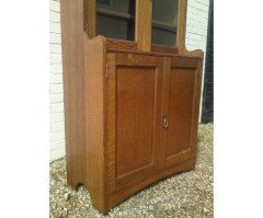 Arthur Simpson. A good early Arts and Crafts oak bookcase - Thumbnail 10