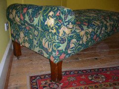 An Arts and Crafts oak day bed upholstered with a Morris and Co fabric - Thumbnail 6