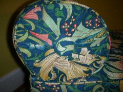 An Arts and Crafts oak day bed upholstered with a Morris and Co fabric - Thumbnail 7