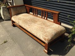 Liberty and Co. A stylish super quality solid oak Arts and Crafts chaise lounge - Thumbnail 2