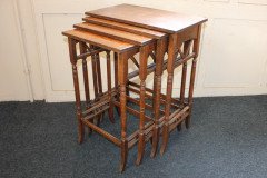 E W Godwin (manner). A nest of four Anglo Japanese Aesthetic style oak side tables - Thumbnail 1