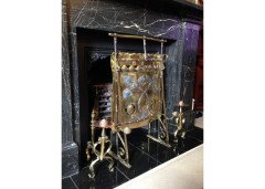 Birmingham Guild of Handicraft. An exceptional Arts and Crafts brass and steel fire screen and matching brass fire dogs - Thumbnail 2