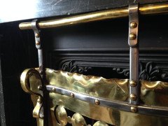 Birmingham Guild of Handicraft. An exceptional Arts and Crafts brass and steel fire screen and matching brass fire dogs - Thumbnail 6